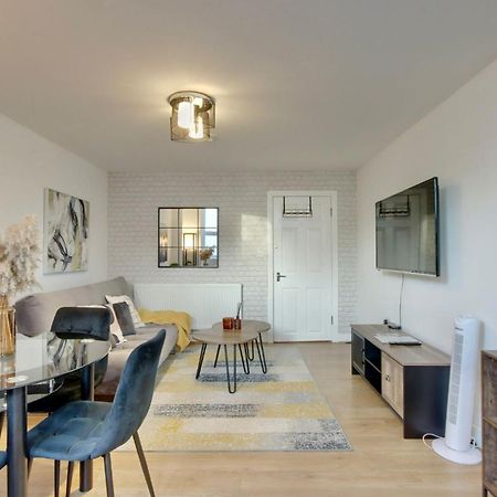 Southsea Getaway Apartment With Pool Table And Hot Tub Portsmouth Exterior photo