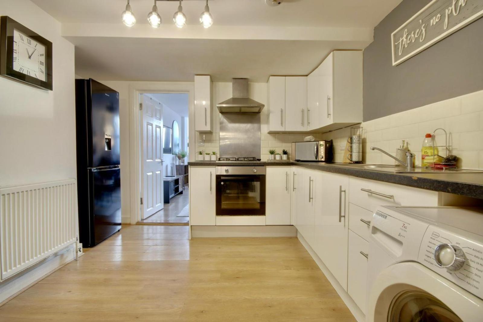 Southsea Getaway Apartment With Pool Table And Hot Tub Portsmouth Exterior photo