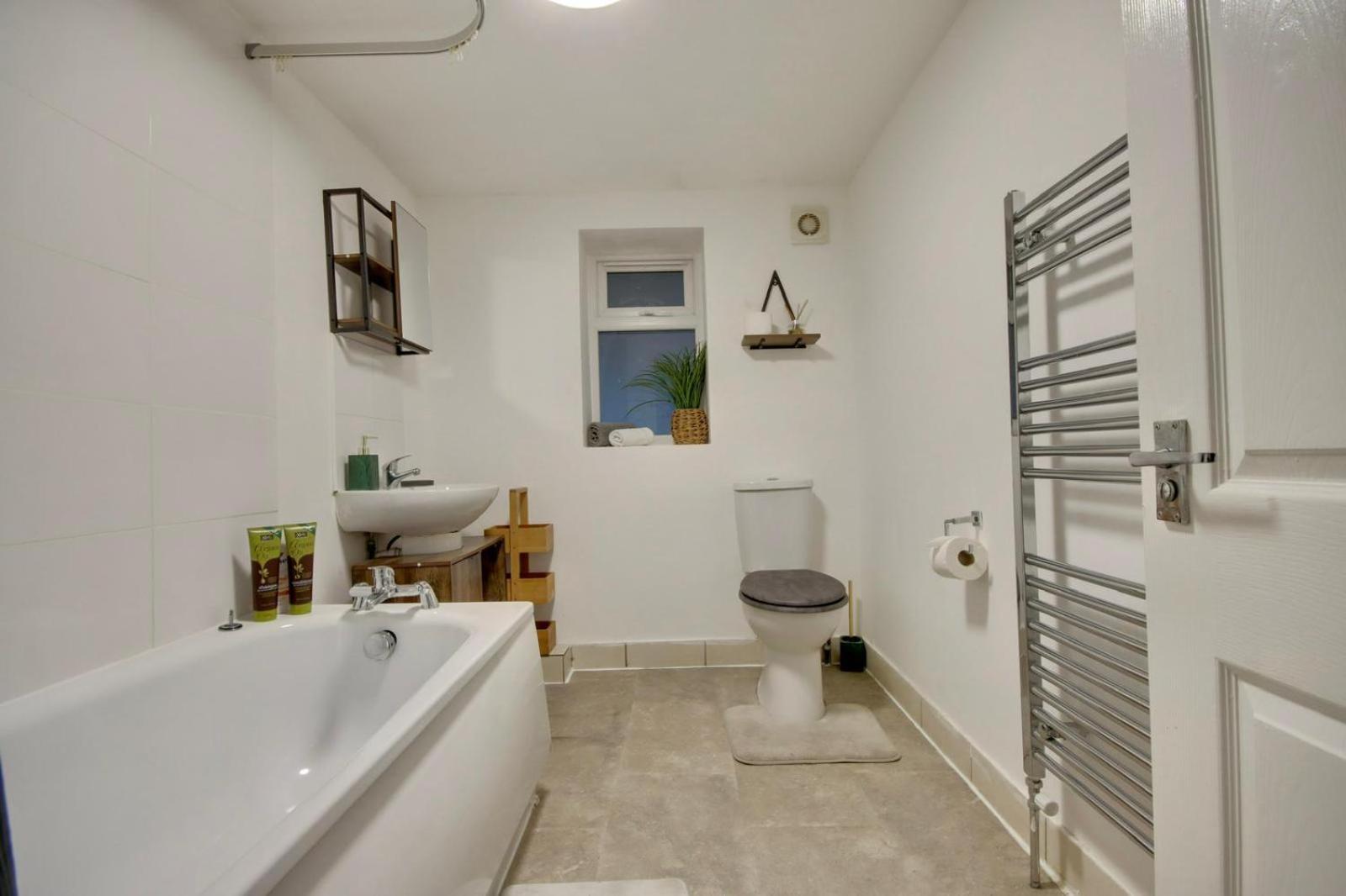 Southsea Getaway Apartment With Pool Table And Hot Tub Portsmouth Exterior photo